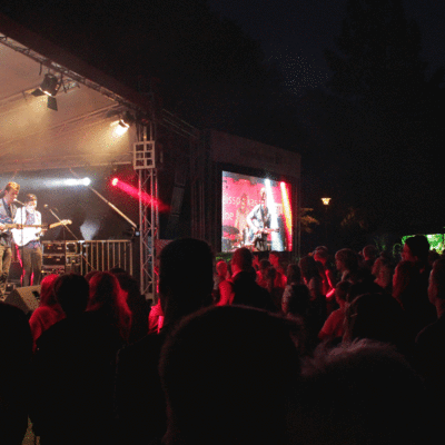 Die Band Berengar ist auf einem Konzert abgebildet.