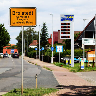 Der Ortseingang von Broistedt heißt Gäste und Einwohner herzlich Willkommen.