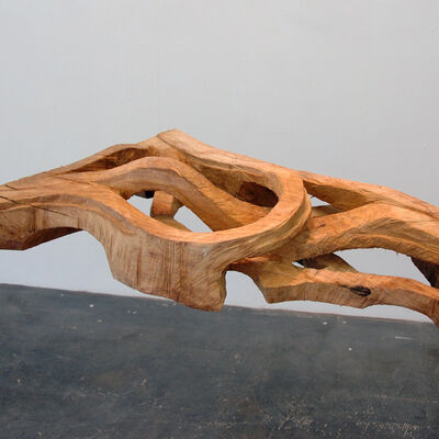 Marc Bertram, Titel der Skulptur: Holz. Zu sehen ist ein Stück Holz, welches wie ein Zopf aussieht.