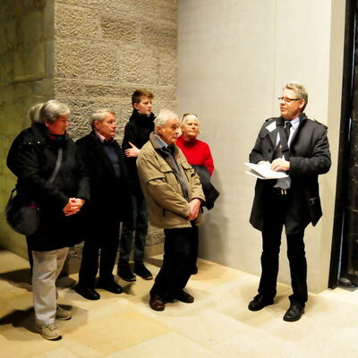 Einige Mitglieder des Vereins Lebendiges Kreismuseum Peine besuchen den Hildesheimer Dom.