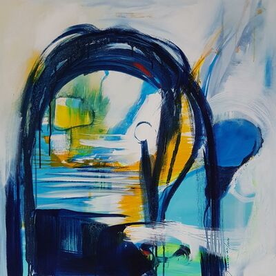 Jasmin Maavenian, der Titel des Bildes: Fernweh. Ein blau gemalter Bogen kaschiert wasserfarbene horizontale Linien im Hintergrund.