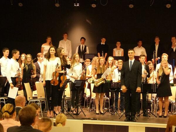 Ein Ensemble am Ratsgymnasium Peine nach einem erfolgreichen Konzert.