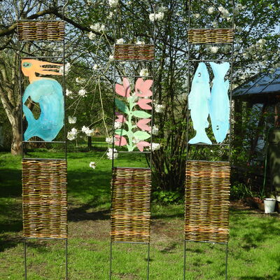 Diese Standskulpturen weisen Fische auf. Es wurde von Anne Christin Reetz gestaltet.