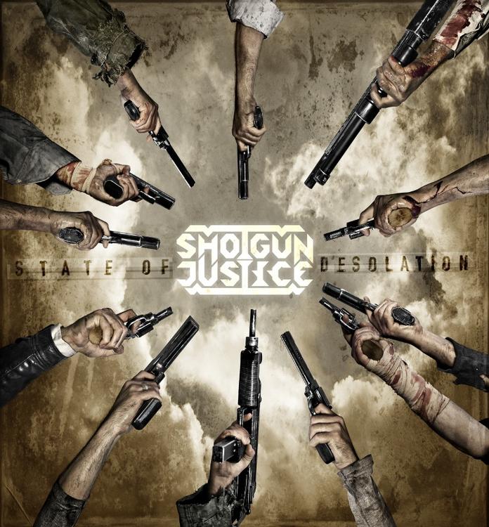 Das Albumcover des ersten Musikalbums der Band Shotgun Justice. Mehrere Pistolen zeigen im Kreis auf den geschriebenen Namen der Gruppe.