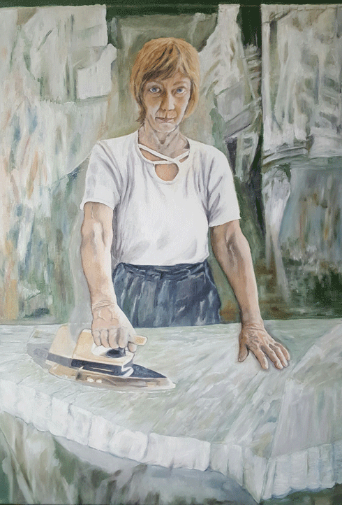 Das Bild "Die Büglerin" von Monika Wegner, zeigt eine bügelnde Frau bei der Hausarbeit.
